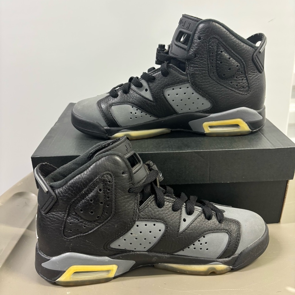 Air Jordan 6 Retro BG Sneakers 6W/4.5Y